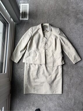 Jones Studio Tan Skirt Suit